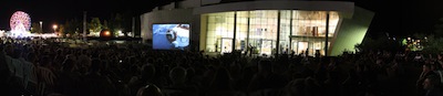 Strepitosa visione d'insieme dell'Arena del Centro Congressi di Rosolina Mare, durante una serata del Festival delle Tegnùe del Veneto 2013.